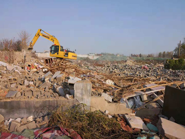 西寧路清理建筑垃圾